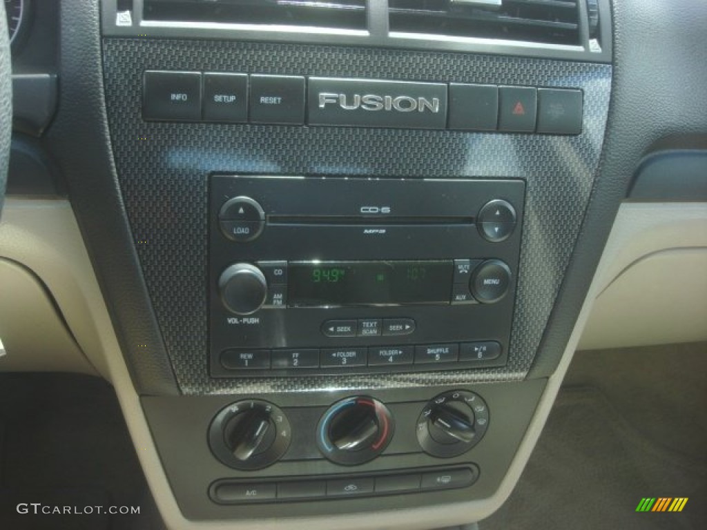 2007 Ford Fusion SE V6 Controls Photos