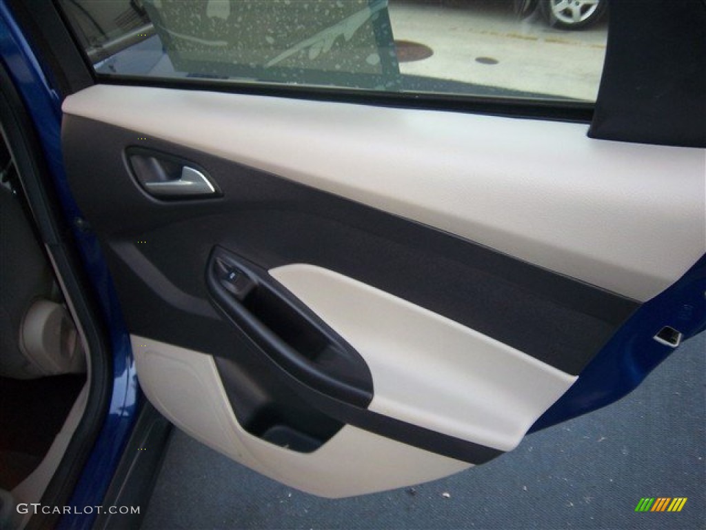 2012 Focus SE 5-Door - Sonic Blue Metallic / Stone photo #16