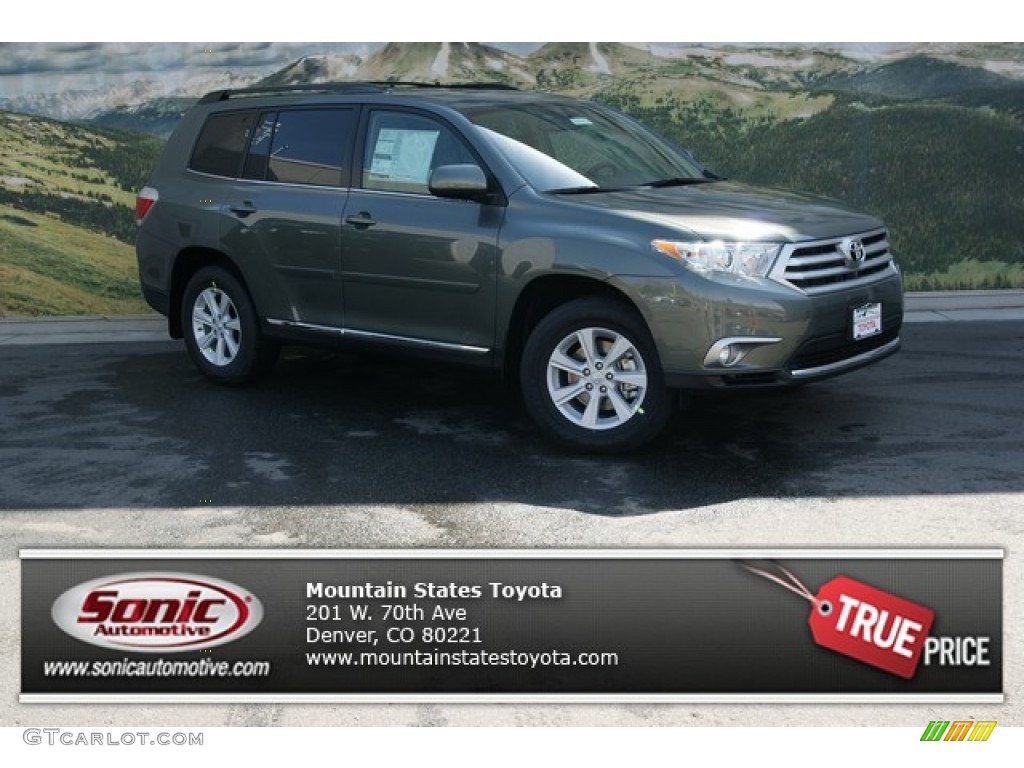 Cypress Green Pearl Toyota Highlander