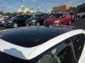 Century White - Veloster  Photo No. 4
