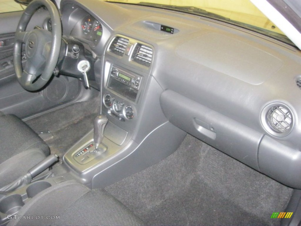 2005 Impreza 2.5 RS Sedan - Platinum Silver Metallic / Black photo #31