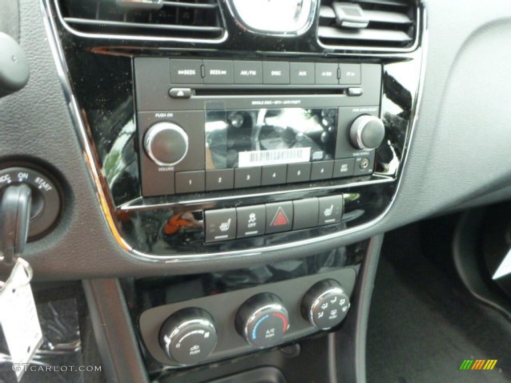 2013 Chrysler 200 LX Sedan Controls Photo #80835265