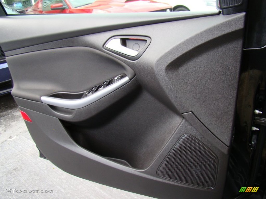 2013 Focus Titanium Hatchback - Tuxedo Black / Charcoal Black photo #17