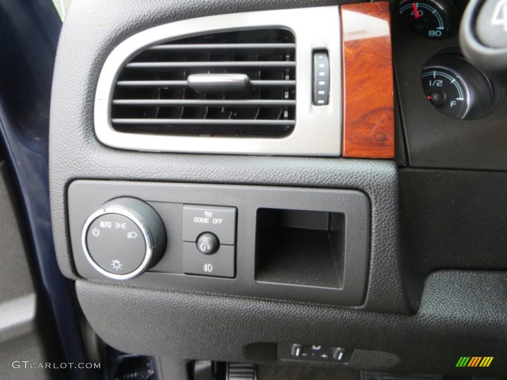 2009 GMC Yukon SLT Controls Photos