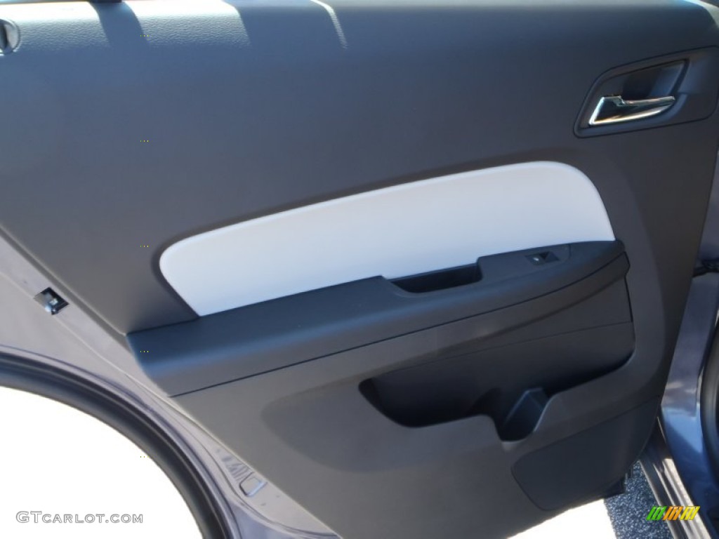 2013 Equinox LS - Atlantis Blue Metallic / Light Titanium/Jet Black photo #16