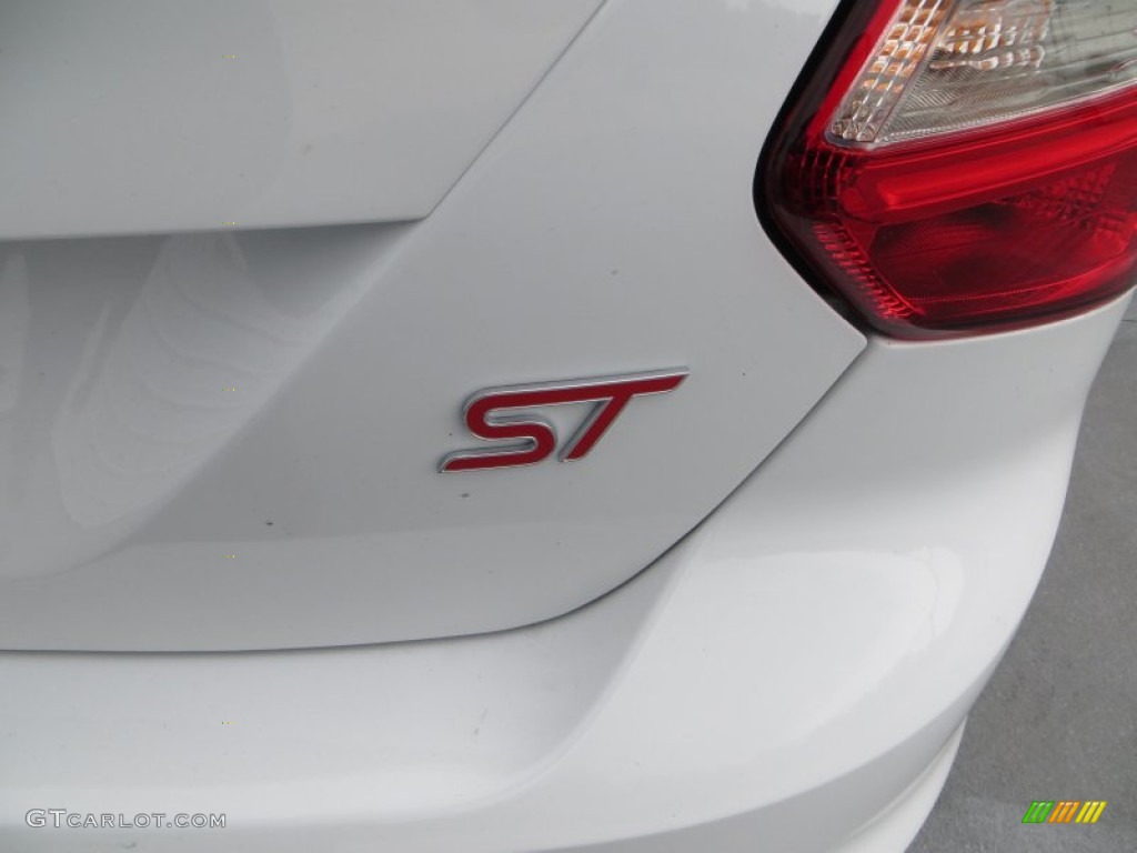 2013 Ford Focus ST Hatchback Marks and Logos Photos