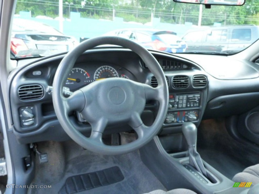 2001 Pontiac Grand Prix SE Sedan Graphite Dashboard Photo #80842428