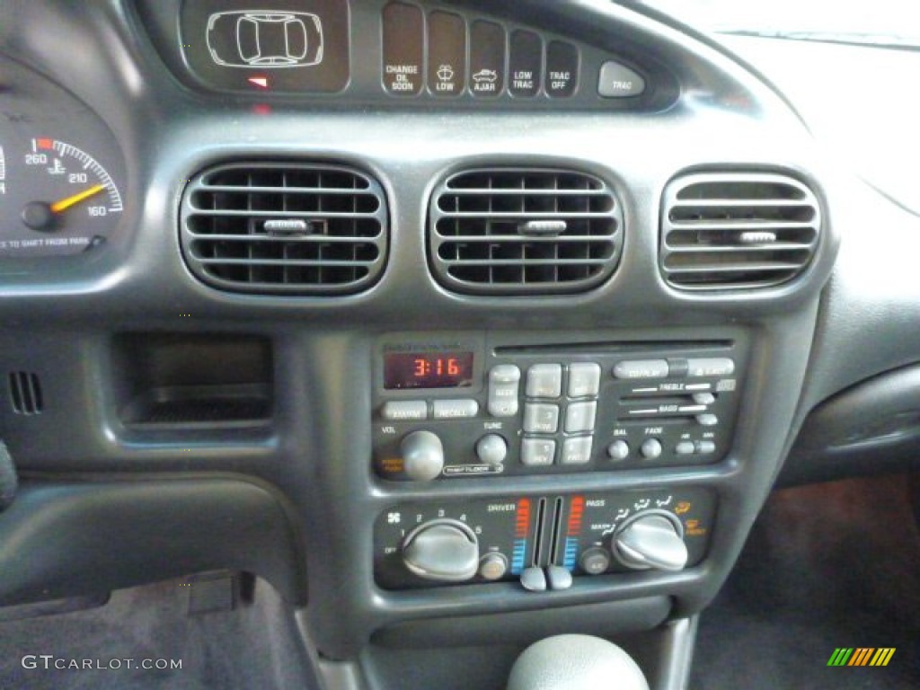 2001 Pontiac Grand Prix SE Sedan Controls Photo #80842747