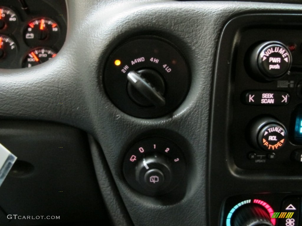 2002 Chevrolet TrailBlazer LTZ 4x4 Controls Photo #80842850