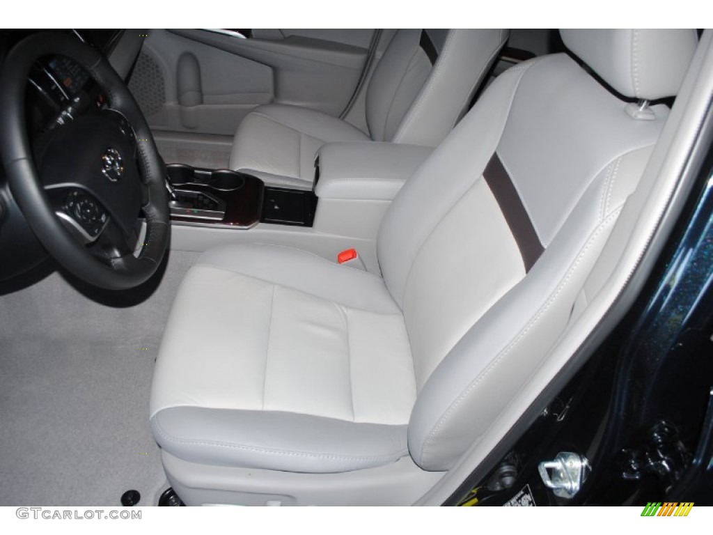 Light Gray Interior 2012 Toyota Camry XLE V6 Photo #80843125