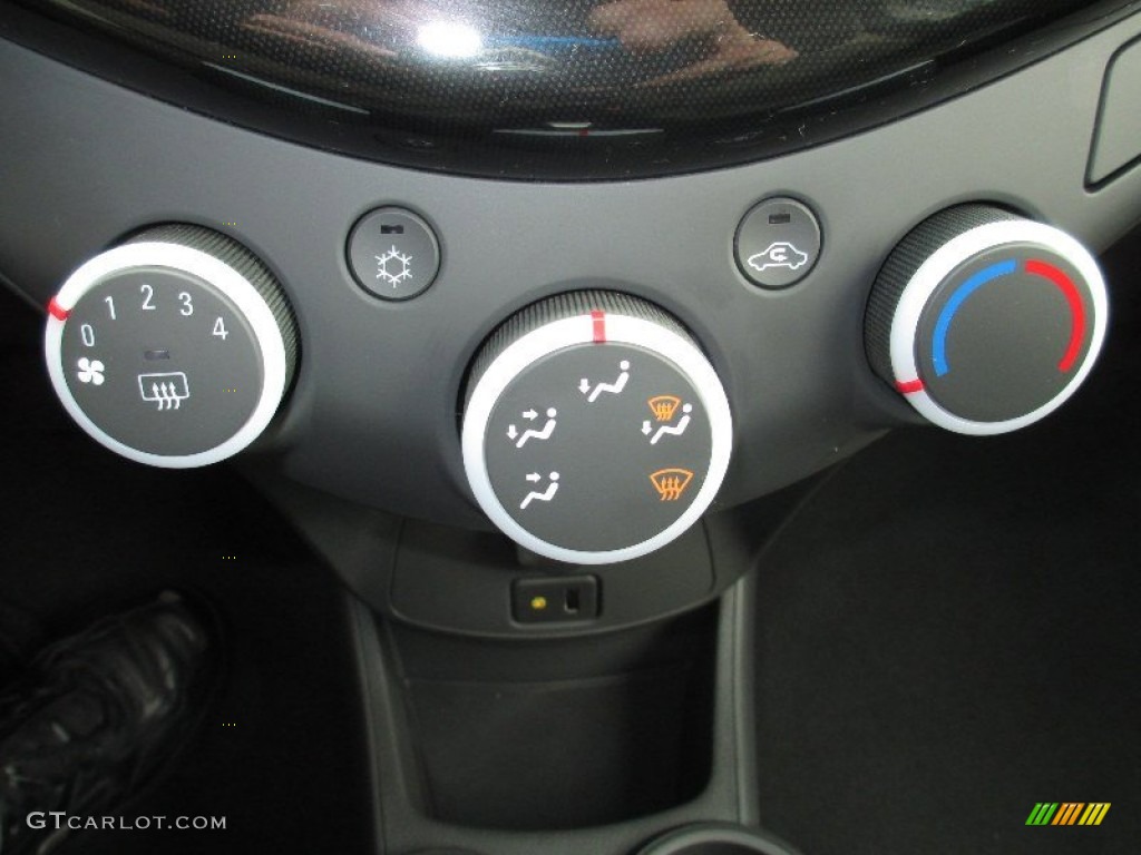 2013 Chevrolet Spark LS Controls Photo #80843155