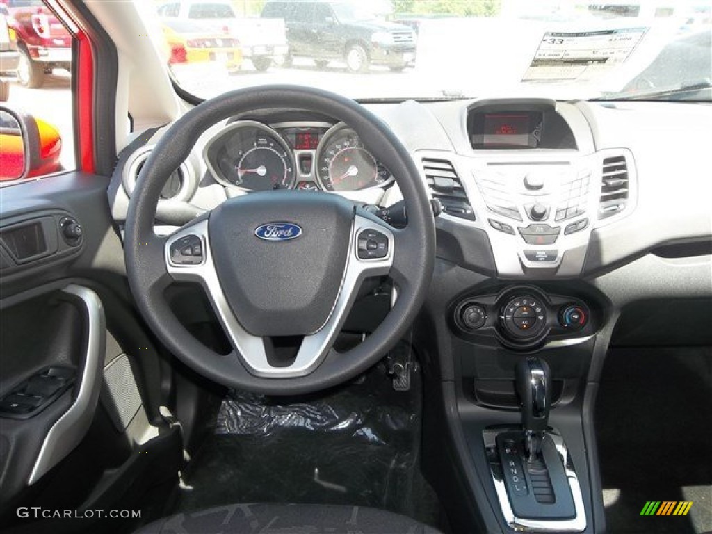 2013 Fiesta SE Sedan - Race Red / Charcoal Black photo #16