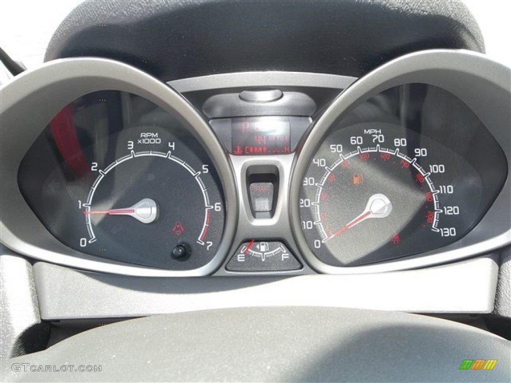 2013 Fiesta SE Sedan - Race Red / Charcoal Black photo #22