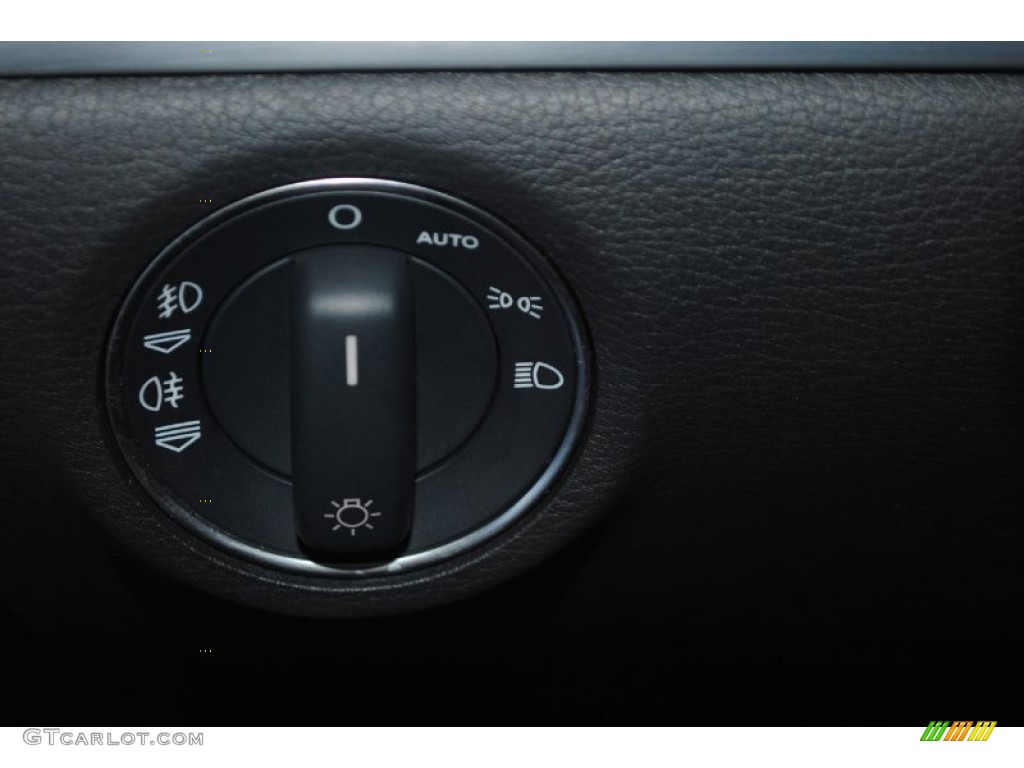 2007 Audi S8 5.2 quattro Controls Photos