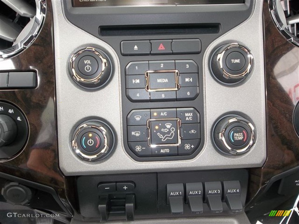 2013 Ford F250 Super Duty Platinum Crew Cab 4x4 Controls Photo #80846311