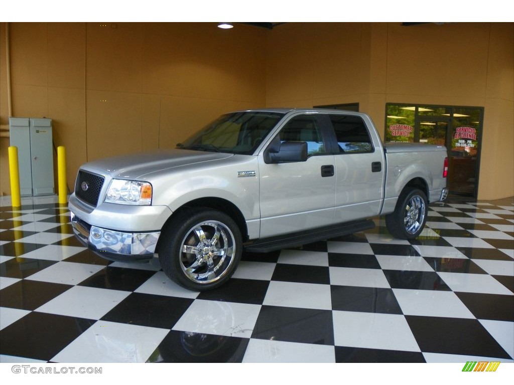 2005 F150 Lariat SuperCrew - Silver Metallic / Medium Flint Grey photo #3