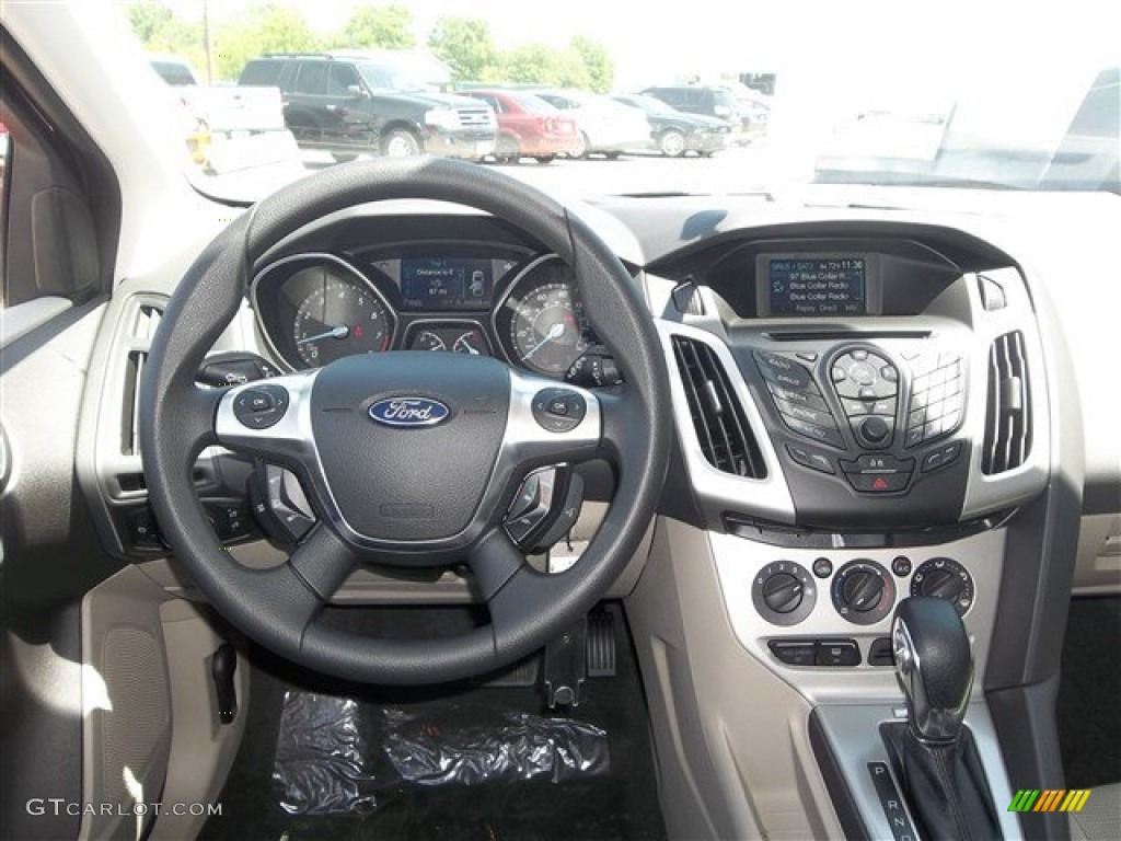 2013 Ford Focus SE Hatchback Medium Light Stone Dashboard Photo #80847365