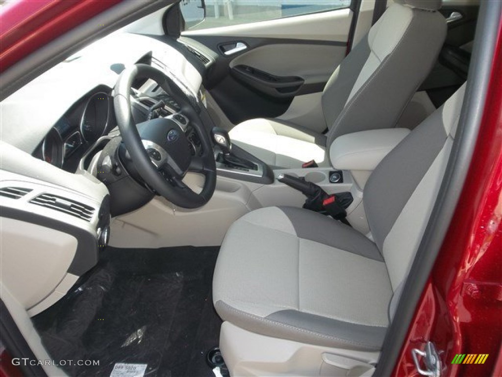 Medium Light Stone Interior 2013 Ford Focus SE Hatchback Photo #80847500