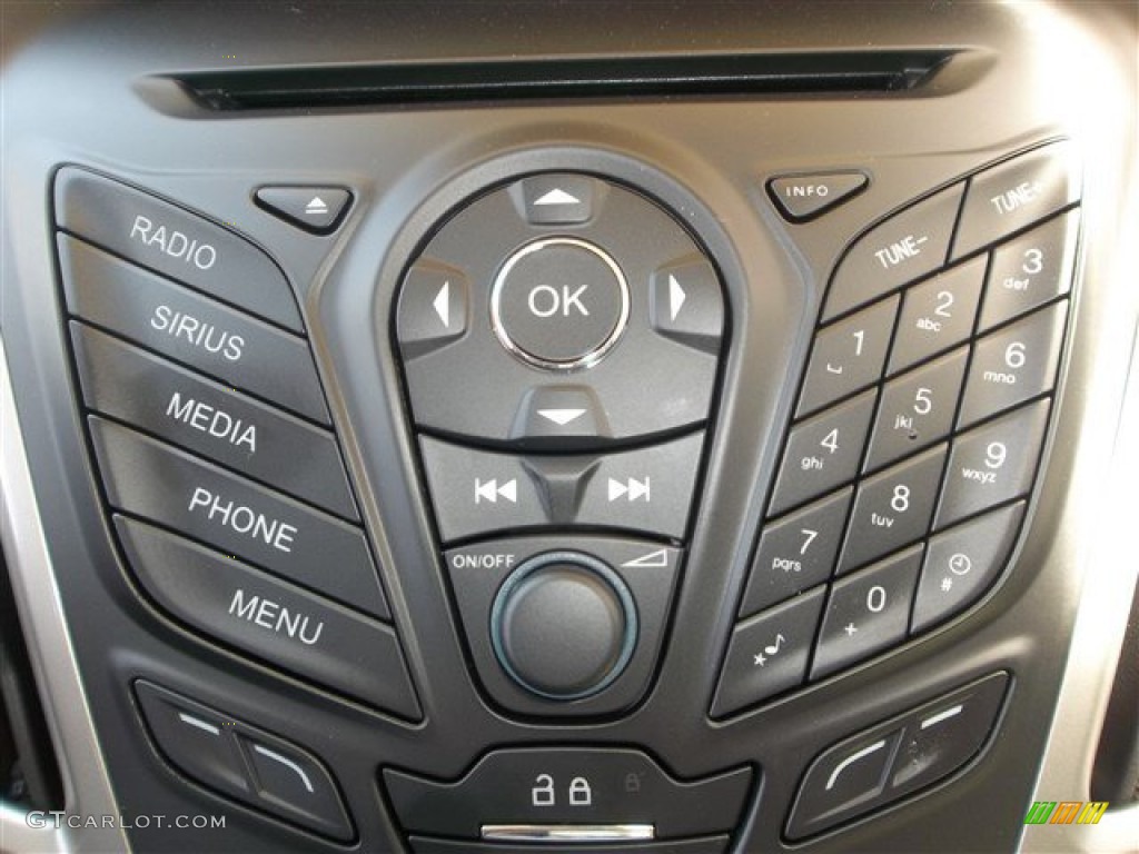 2013 Ford Focus SE Hatchback Controls Photo #80847610