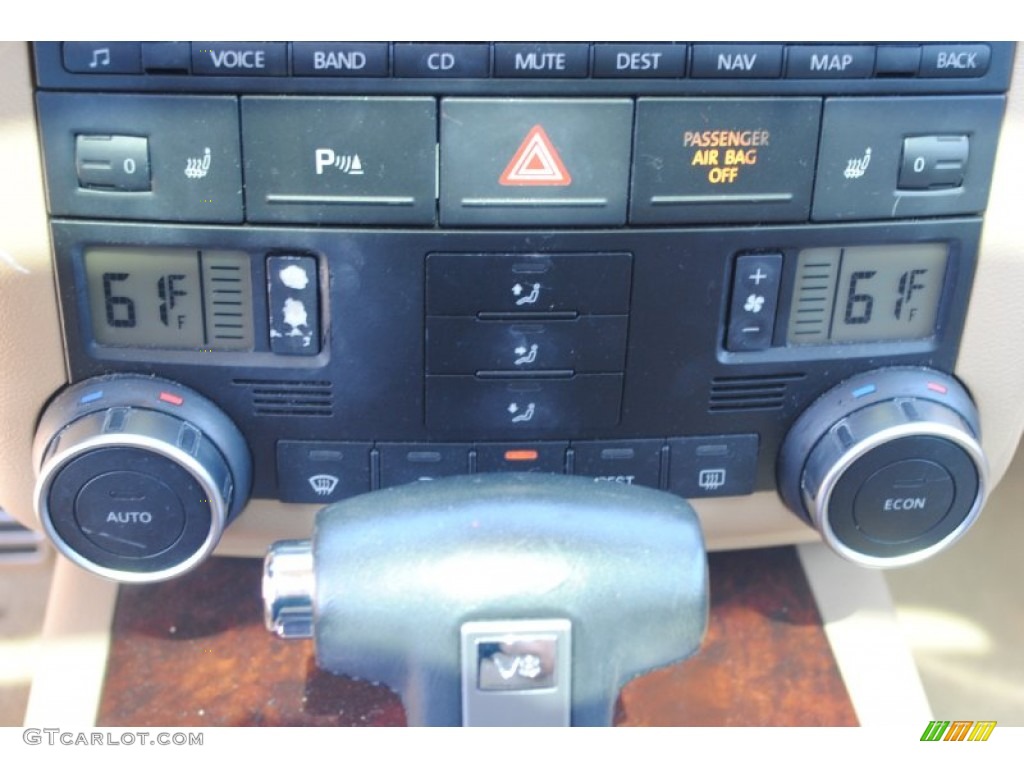 2006 Volkswagen Touareg V8 Controls Photos