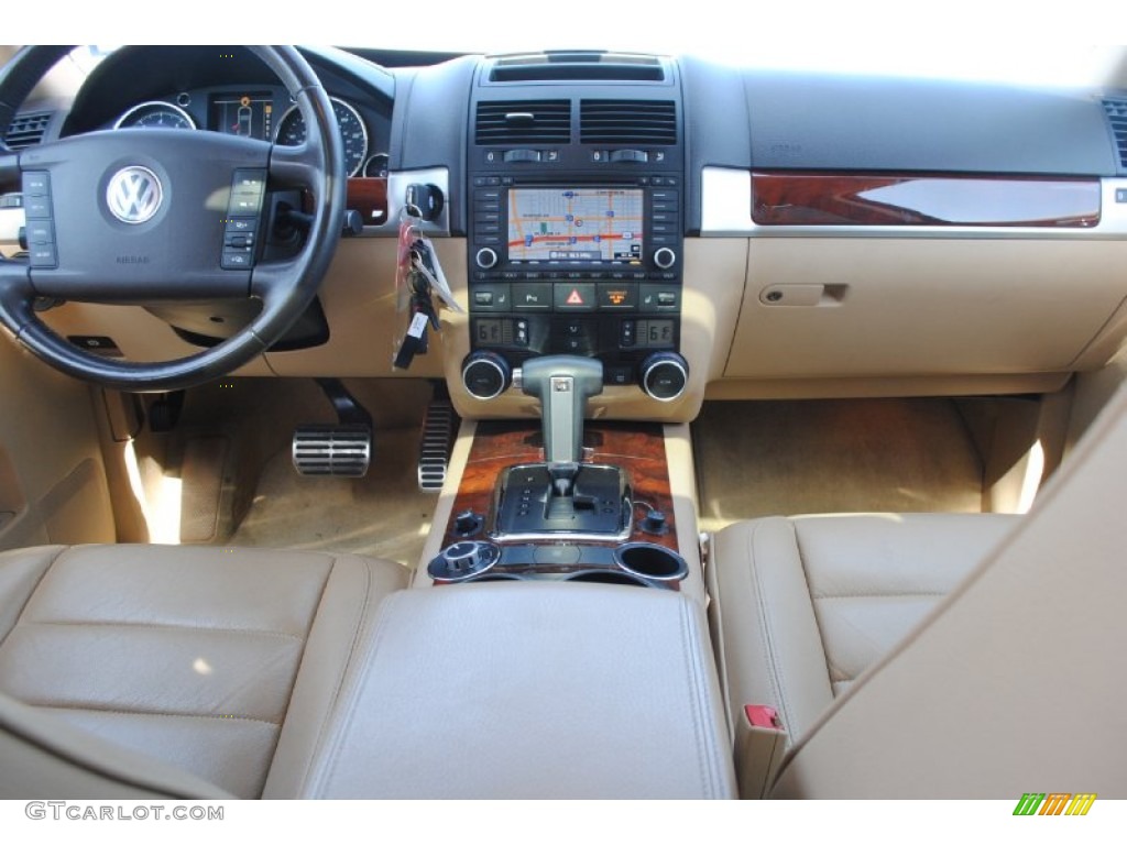 2006 Touareg V8 - Venetian Green / Pure Beige photo #29