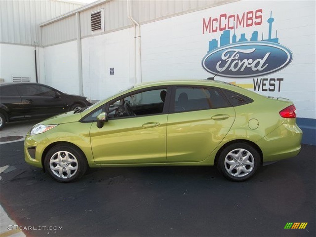 2013 Fiesta SE Sedan - Lime Squeeze / Charcoal Black photo #3