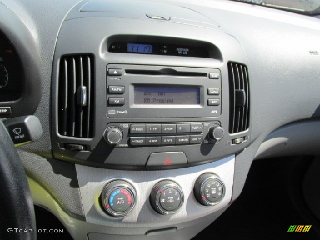 2008 Hyundai Elantra SE Sedan Controls Photos