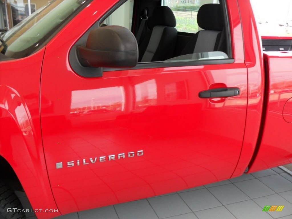 2008 Silverado 1500 Work Truck Regular Cab 4x4 - Victory Red / Dark Titanium photo #2