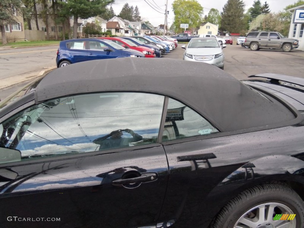 2005 Mustang GT Premium Convertible - Black / Dark Charcoal photo #22