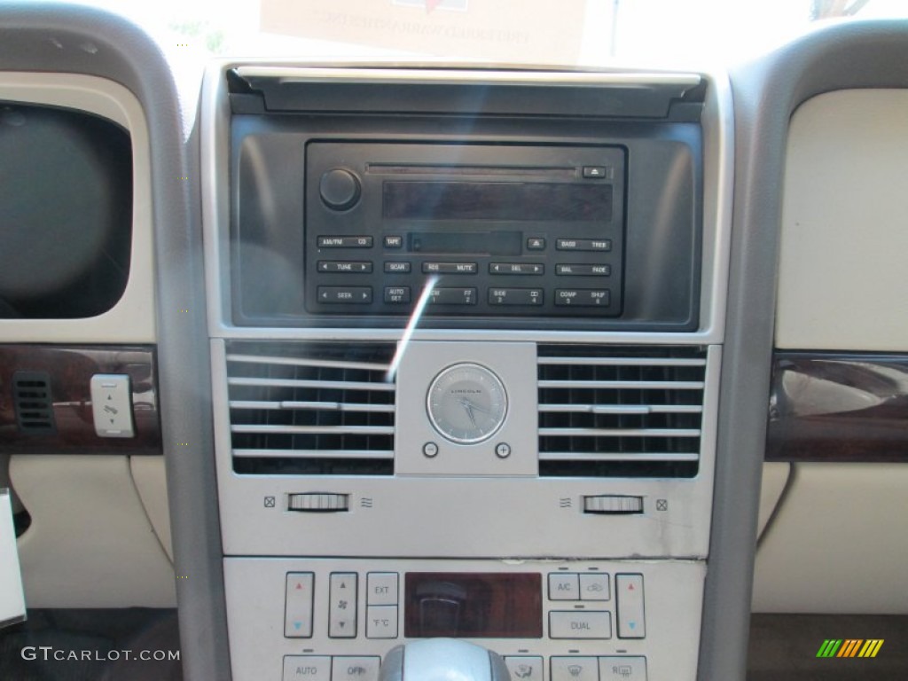 2004 Lincoln Aviator Luxury AWD Controls Photo #80856876