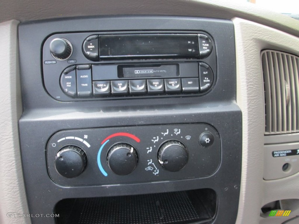 2005 Dodge Ram 1500 ST Regular Cab 4x4 Controls Photo #80857667