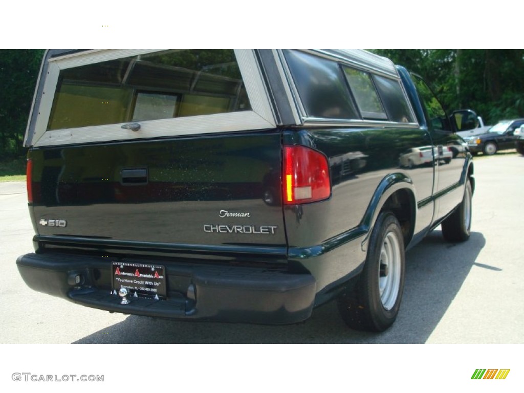 2003 S10 Regular Cab - Dark Green Metallic / Graphite photo #3