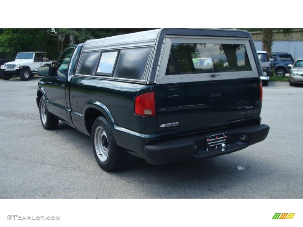 2003 S10 Regular Cab - Dark Green Metallic / Graphite photo #5