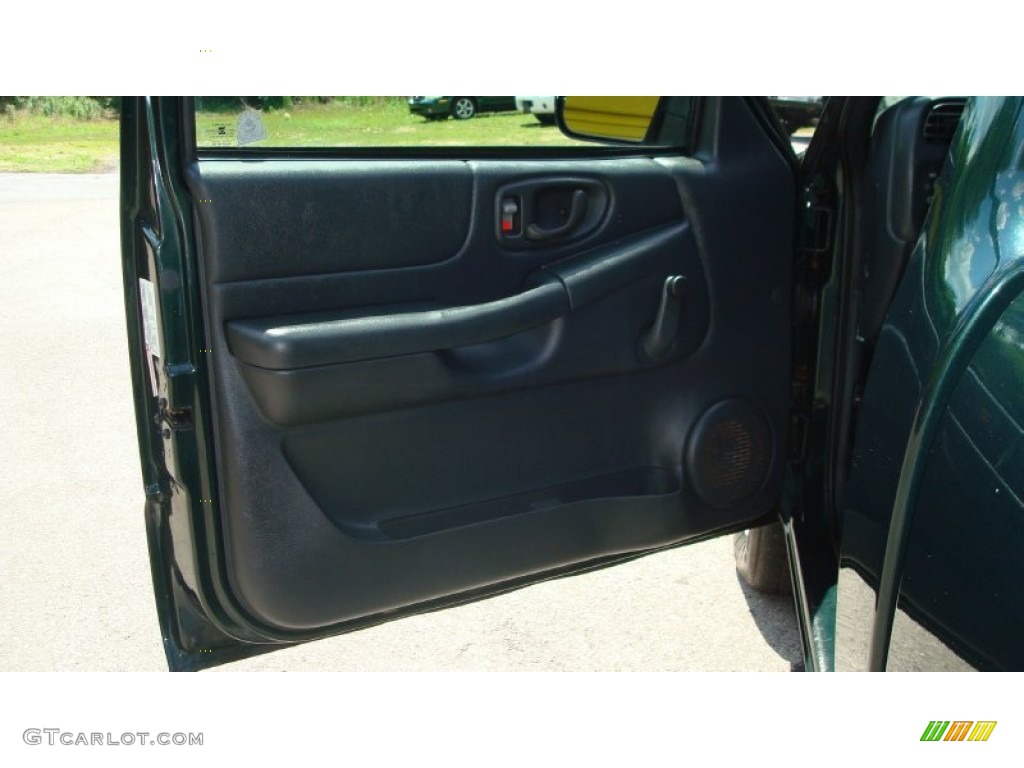 2003 S10 Regular Cab - Dark Green Metallic / Graphite photo #9