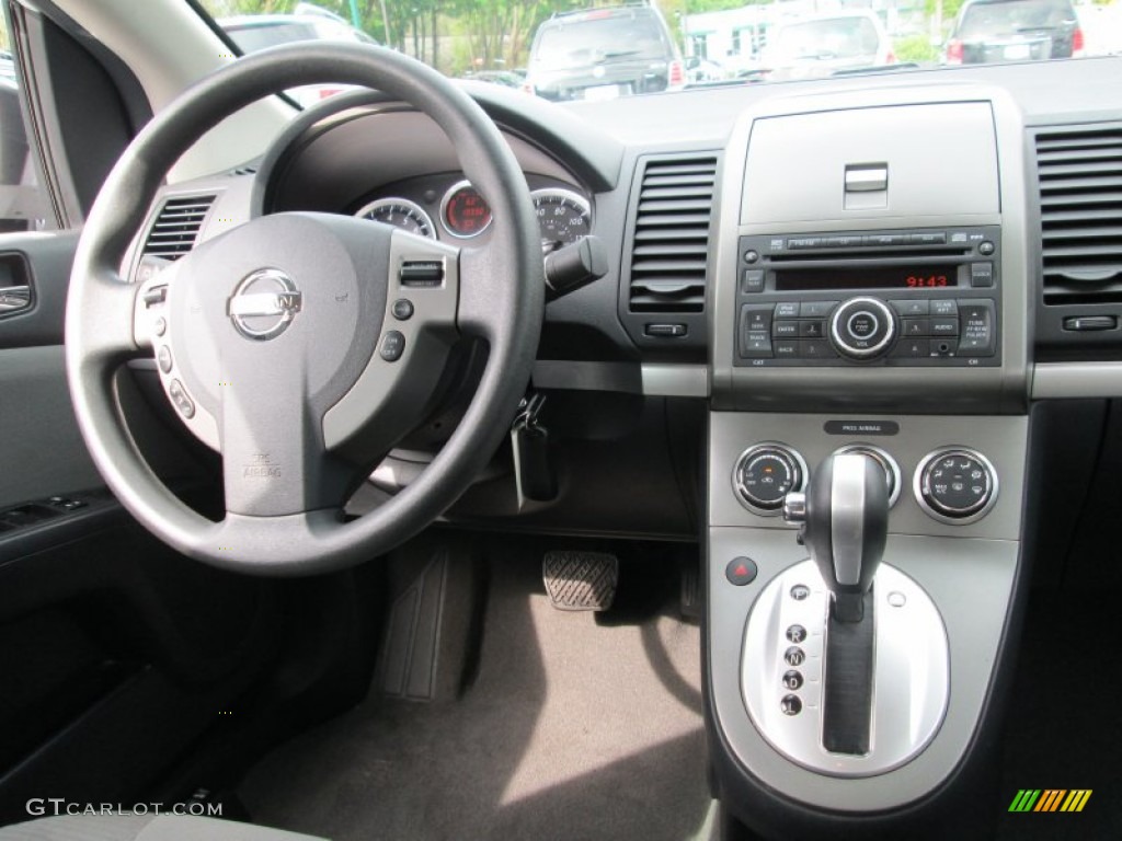 2010 Nissan Sentra 2.0 SR Charcoal Dashboard Photo #80860350