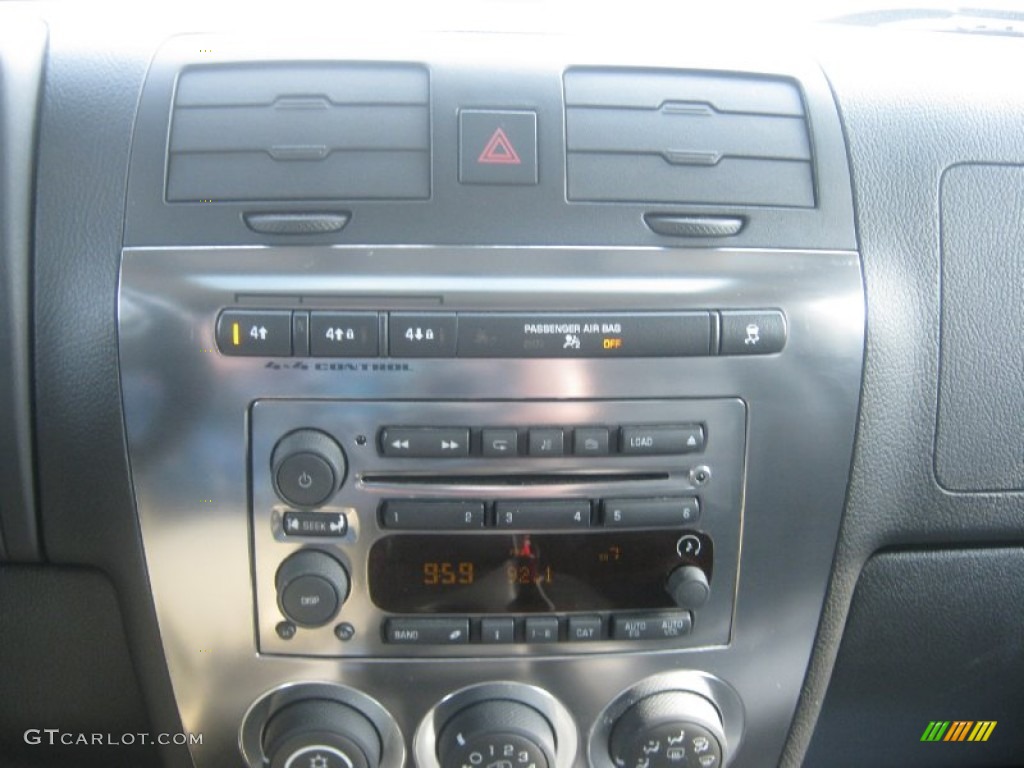2006 Hummer H3 Standard H3 Model Audio System Photo #80862461