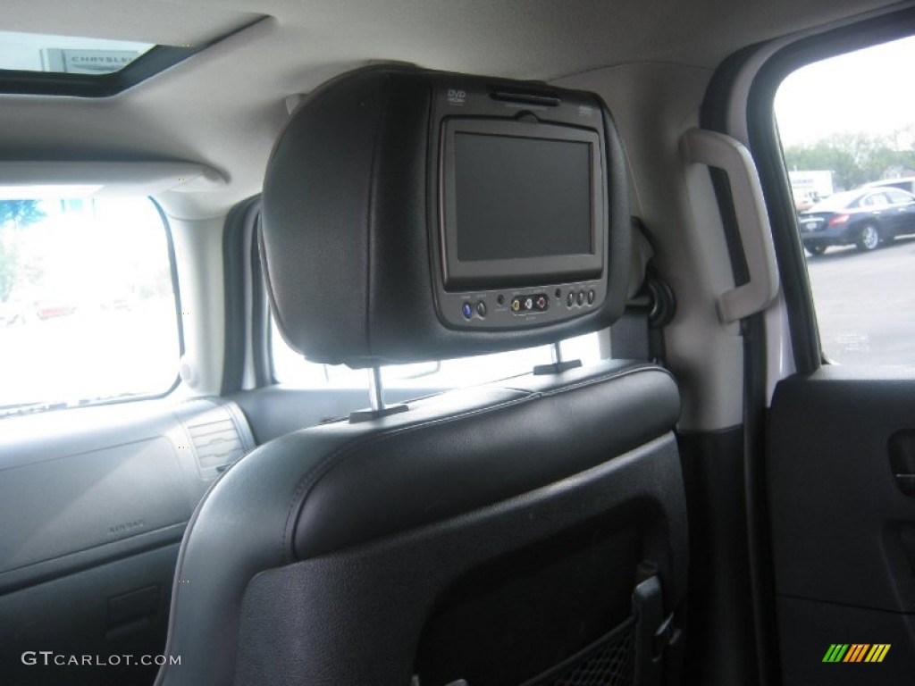 2006 Hummer H3 Standard H3 Model Entertainment System Photo #80862695