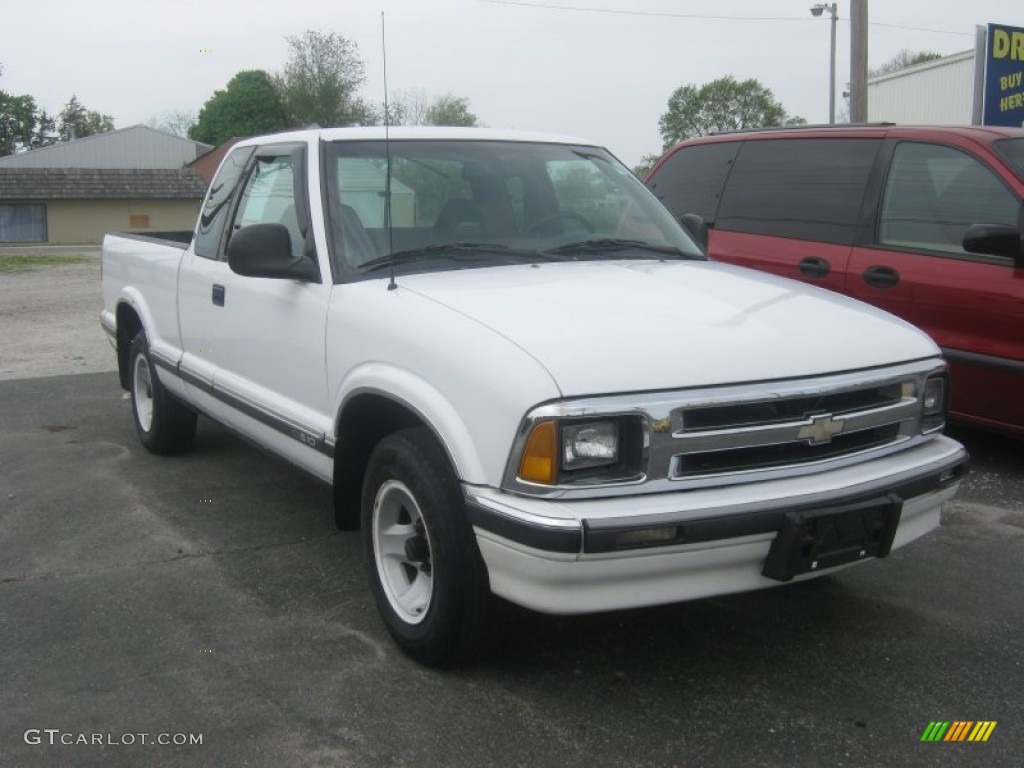 1994 S10 LS Extended Cab - White / Gray photo #1