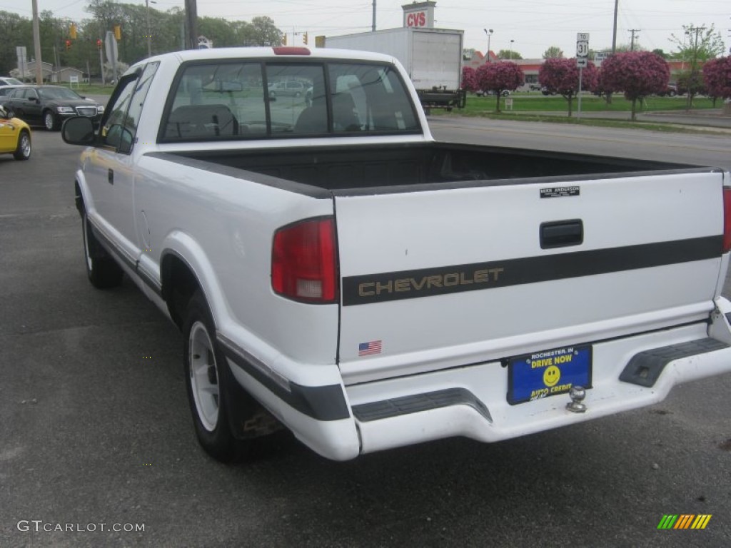 1994 S10 LS Extended Cab - White / Gray photo #5