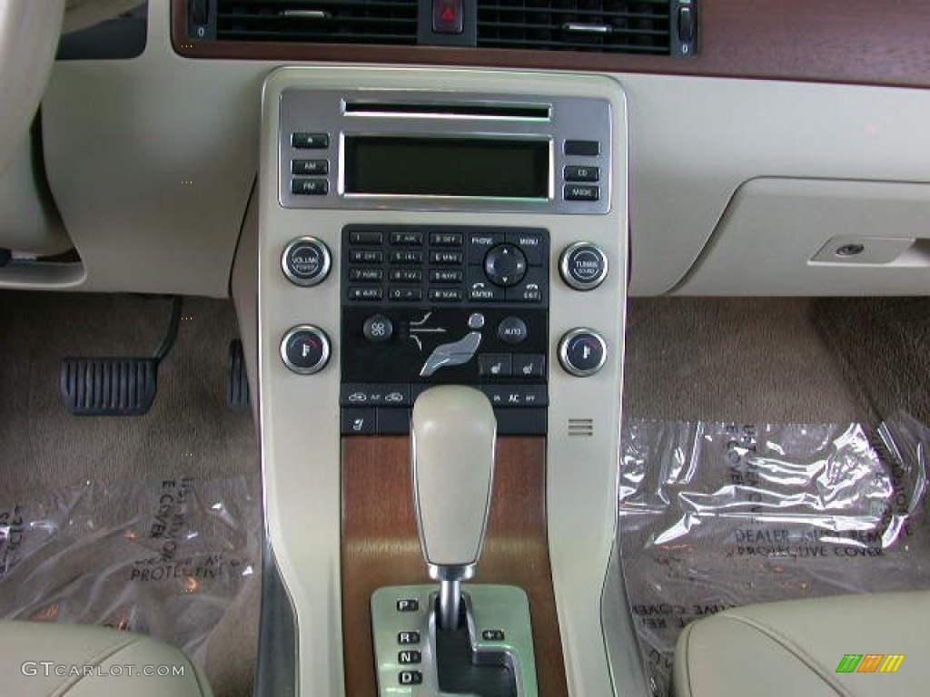 2010 Volvo S80 3.2 Controls Photo #80863516