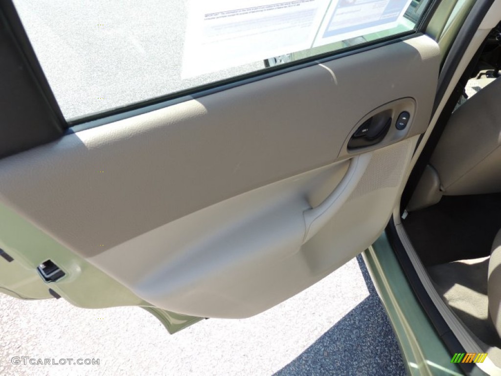 2007 Focus ZX4 SE Sedan - Kiwi Green Metallic / Dark Pebble/Light Pebble photo #7