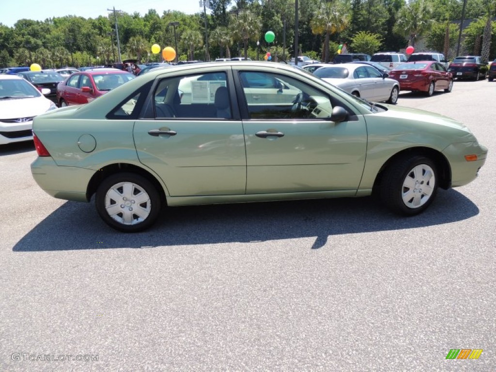 2007 Focus ZX4 SE Sedan - Kiwi Green Metallic / Dark Pebble/Light Pebble photo #12