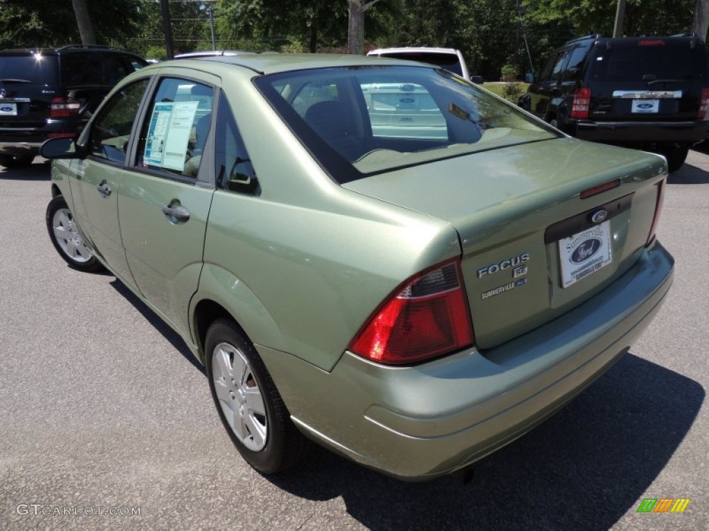 2007 Focus ZX4 SE Sedan - Kiwi Green Metallic / Dark Pebble/Light Pebble photo #15