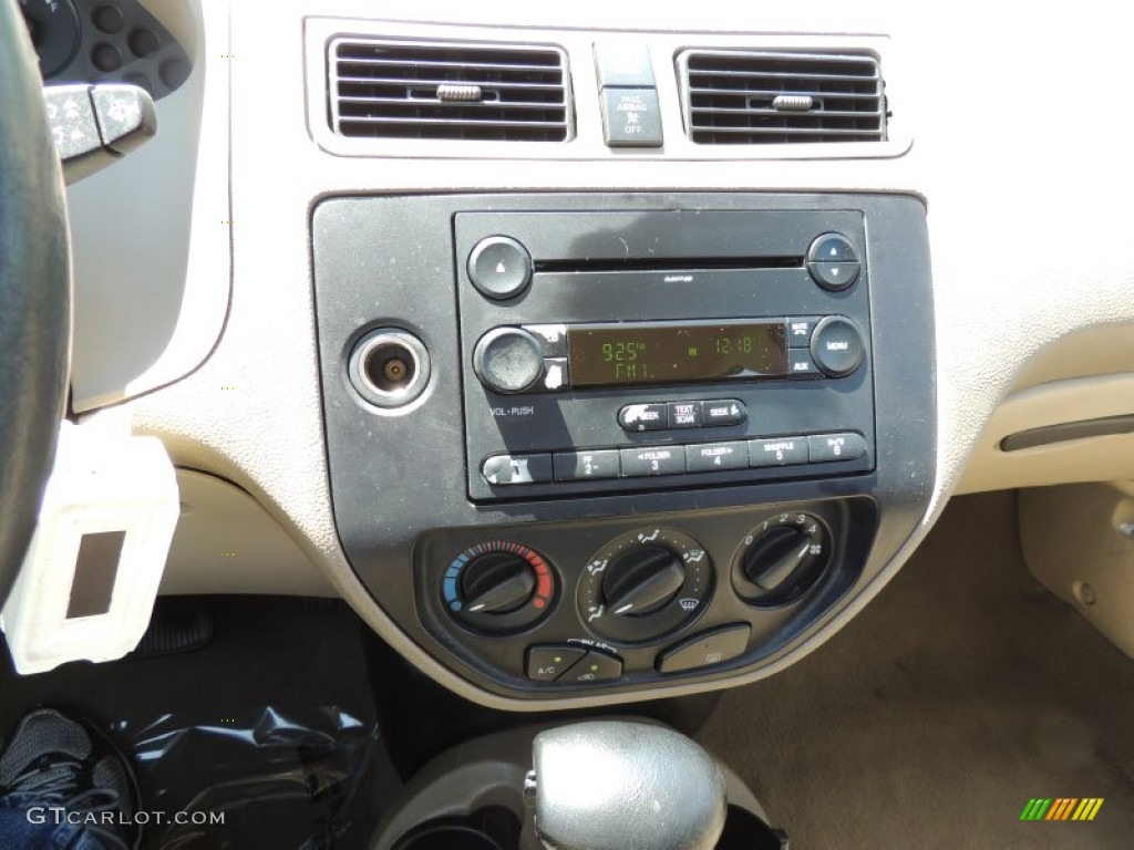 2007 Ford Focus ZX4 SE Sedan Controls Photo #80865331