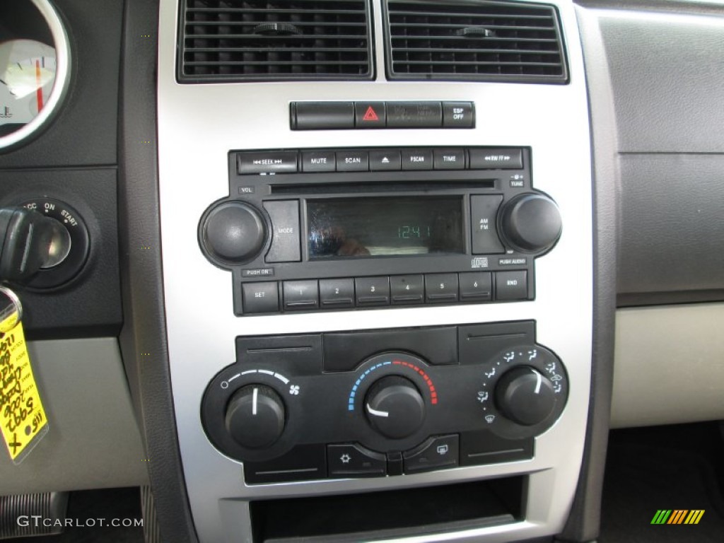 2006 Dodge Charger SXT Controls Photos