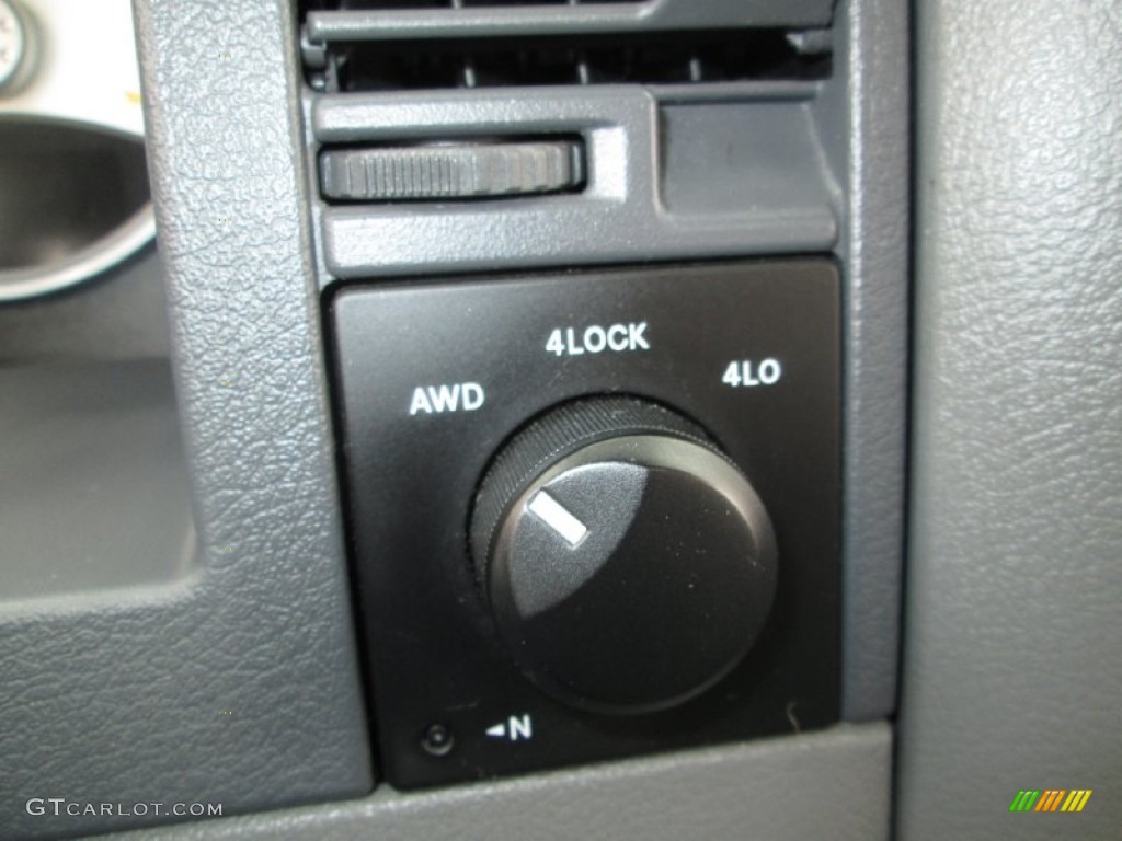 2004 Dodge Durango SLT 4x4 Controls Photo #80869147