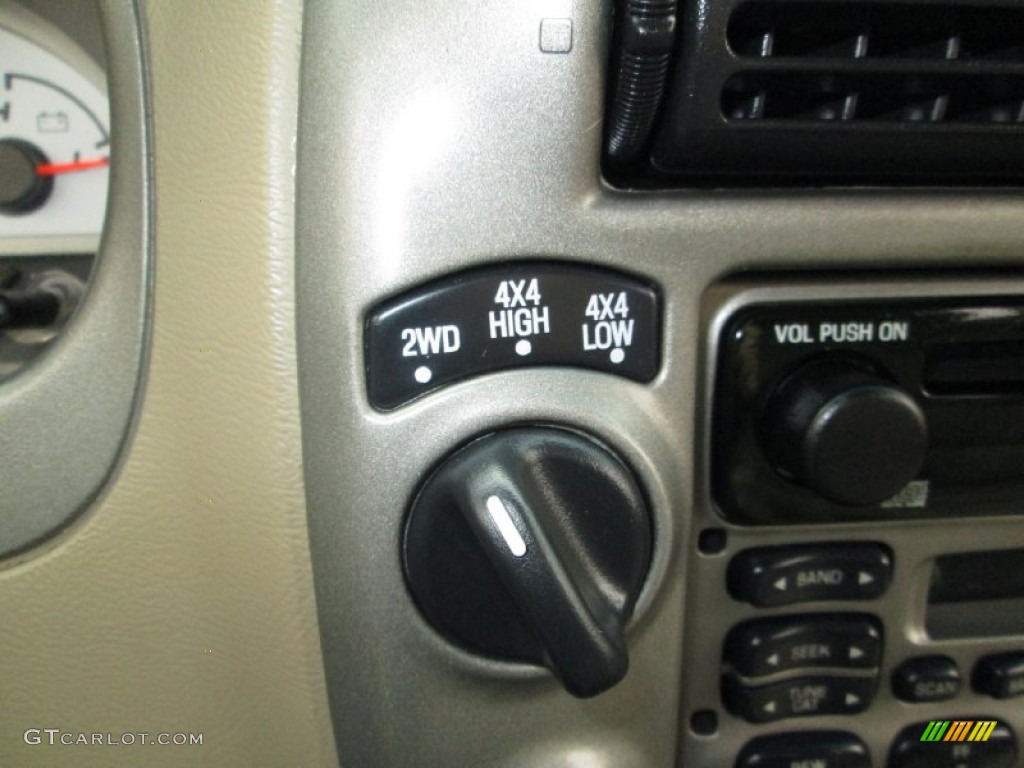 2005 Ford Explorer Sport Trac XLT 4x4 Controls Photo #80869999
