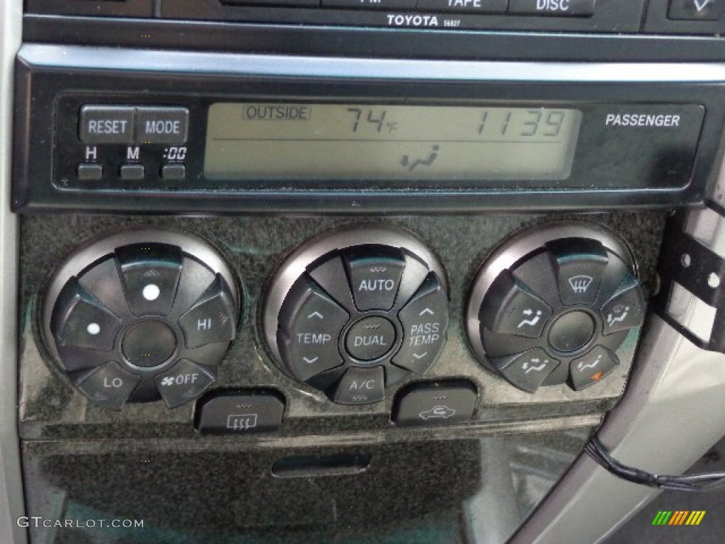 2003 Toyota 4Runner Limited 4x4 Controls Photo #80870399
