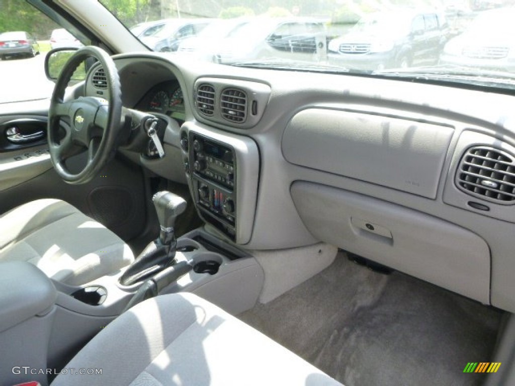 2006 Chevrolet TrailBlazer LS 4x4 Light Gray Dashboard Photo #80872815