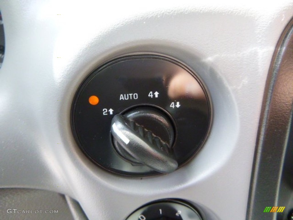 2006 Chevrolet TrailBlazer LS 4x4 Controls Photo #80873030